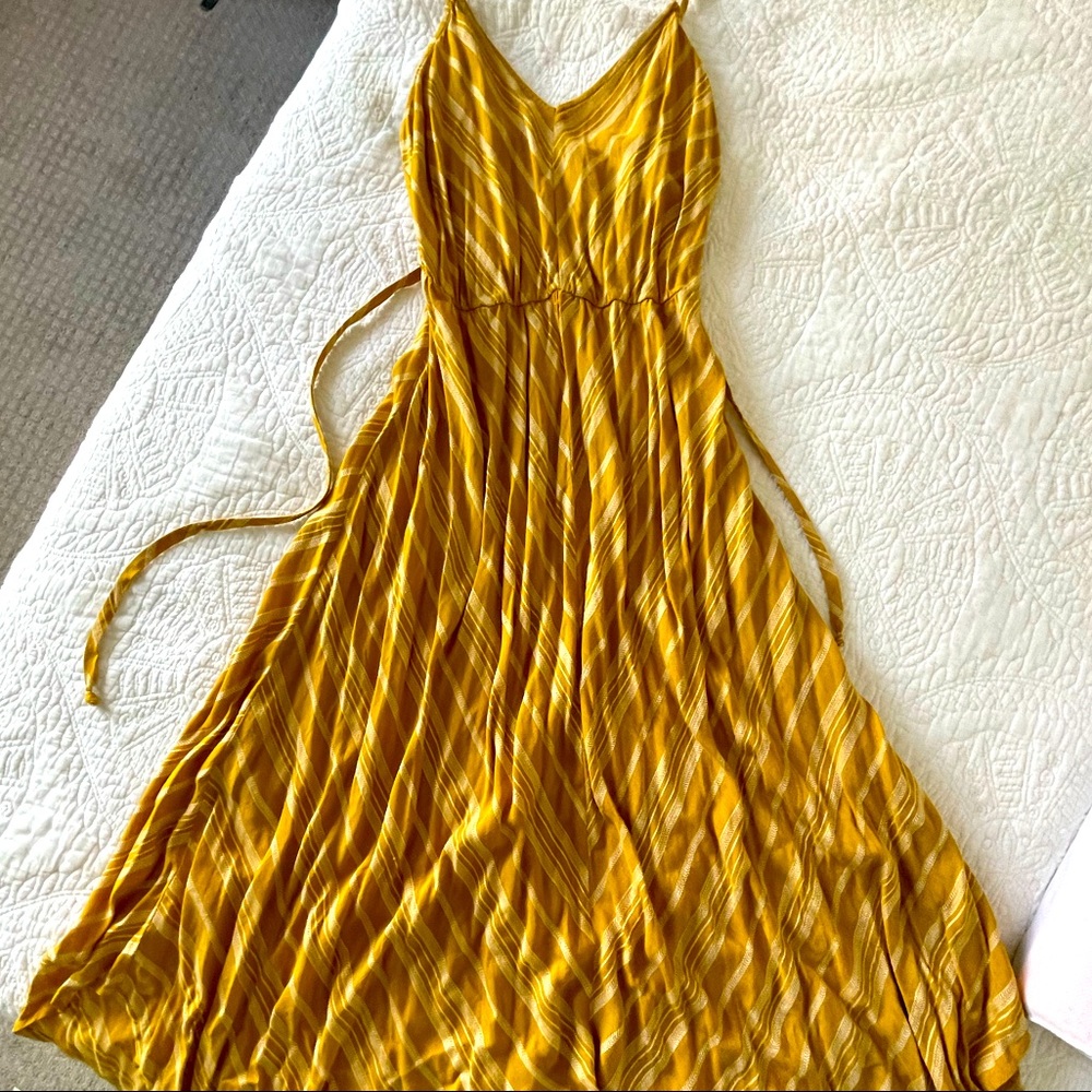 Pretty Yellow Summer Dress - Picture 2 of 4
